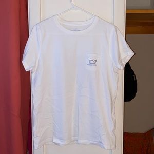 vineyard vines t-shirt